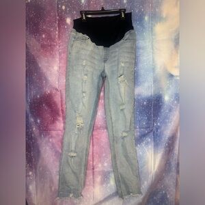 Maternity distressed skinny jeans 🛍
